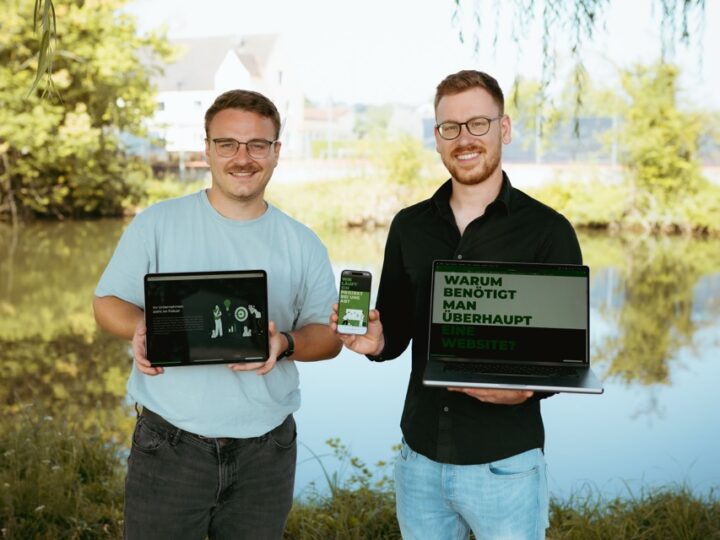 Daniel Weber und Ferdinand Nefzger präsentieren Webdesign-Projekte